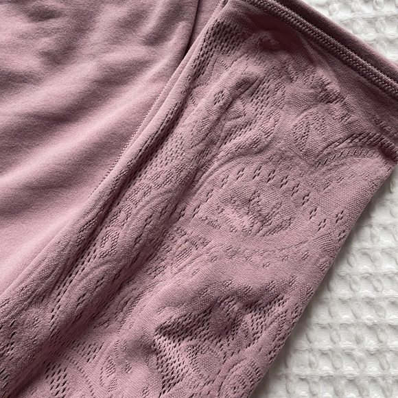 Lululemon Pink Zen Reveal Leggings - Picture 9 of 9